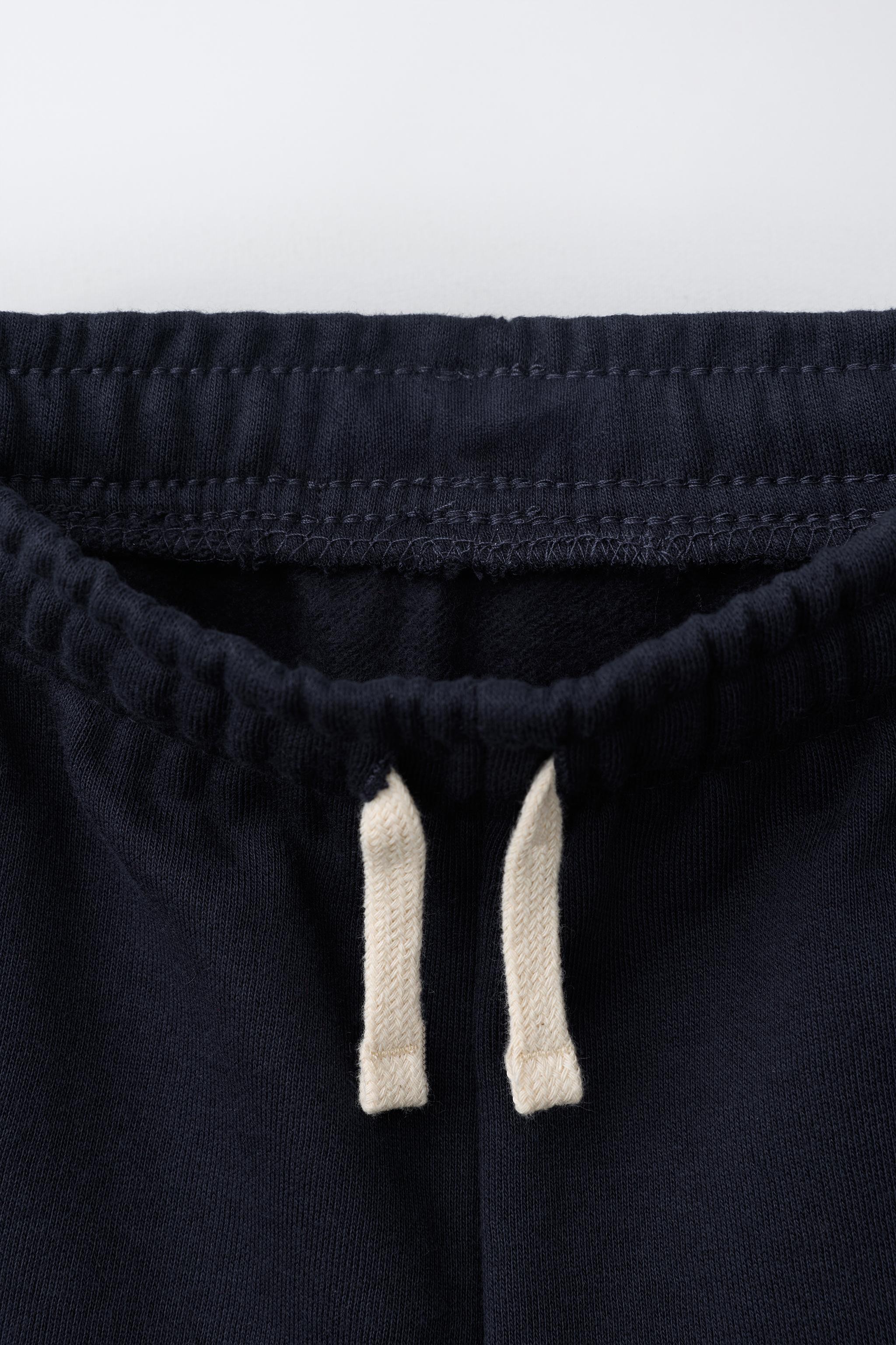 PANTALON DE JOGGING EN MOLLETON UNI AVEC ÉTIQUETTE